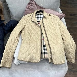 BURBERRY TAN COAT! PERFECT FOR SPRING
